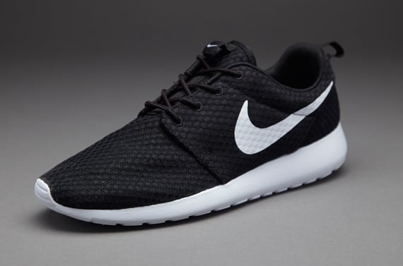 roshe run mens black