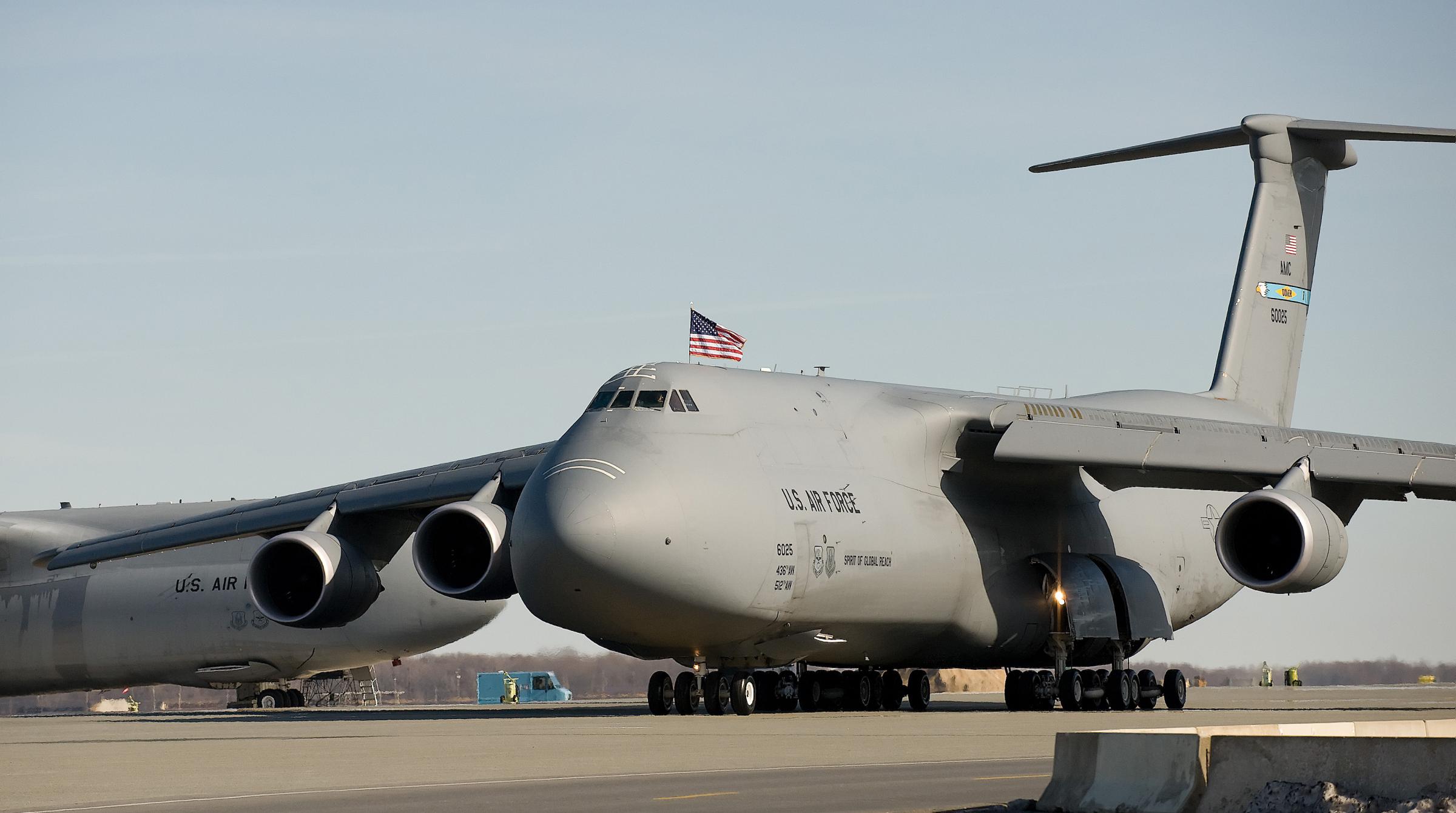 biggest military cargo plane