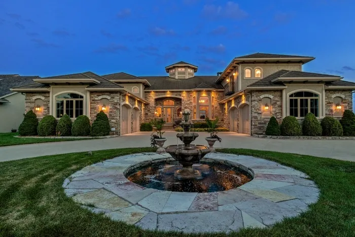 The 30 Richest Places to Live in Iowa: Comprehensive Wealth Rankings