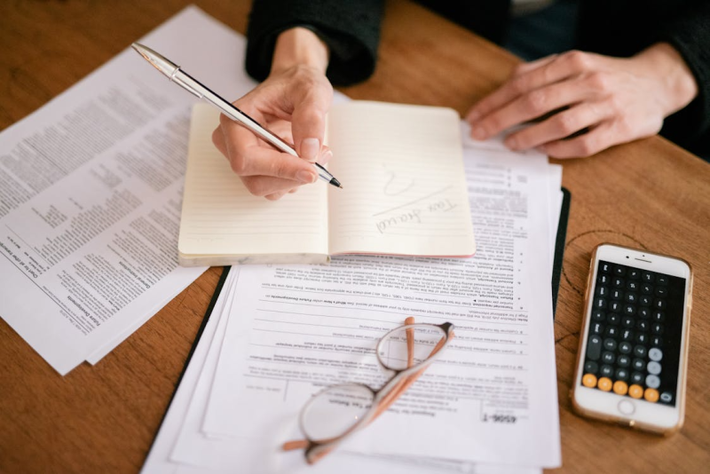 Balancing the Books with Tender Offers and Market-Based Liquidity